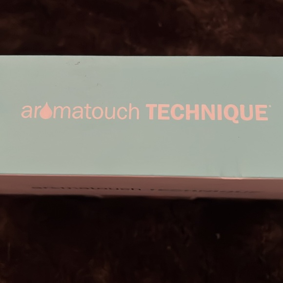 NWOT- 💜Doterra💜aromatouch technique kit. NWOT TAGS 💧 - Picture 4 of 8